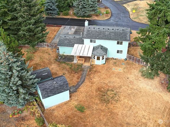 Incredible Lot...   Great Space for EVERYTHING... RV's, Trucks, Toys, People, Pets, Get-Togethers....   FREEDOM!>