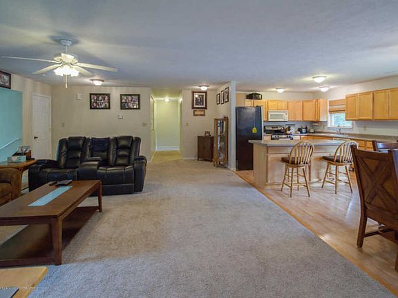 4th image of 406 N Iris Ln
