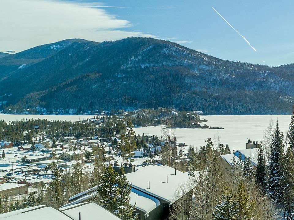 Condo overlooks Grand Lake!
