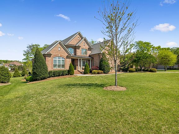 2nd image of 503 Ridgecrest Ln