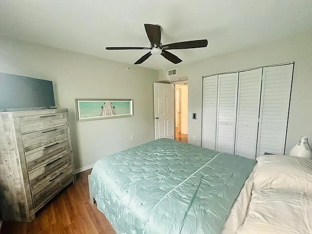 402 Villa Cir #402 — Photo 16