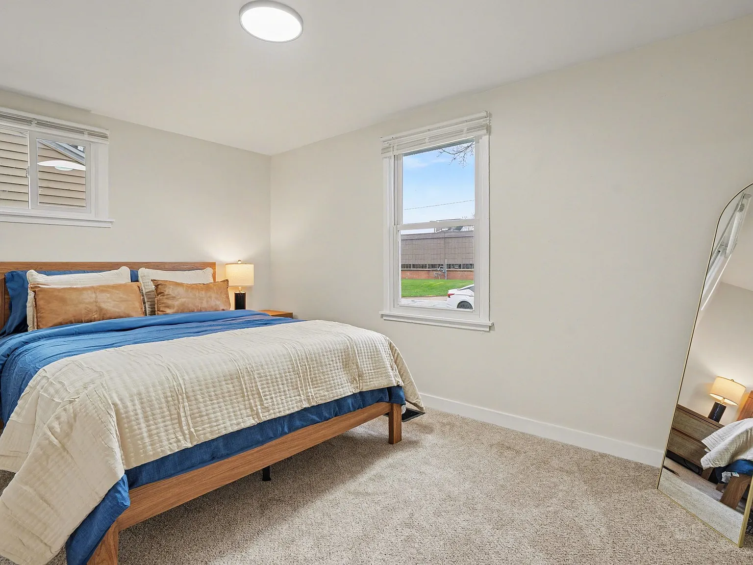 2 bed, 752 sqft, $2,400 — Photo 3