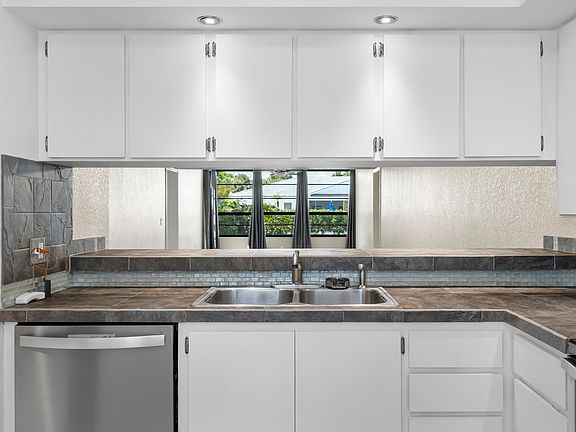 5th image of 3716 Whitehall Drive #103