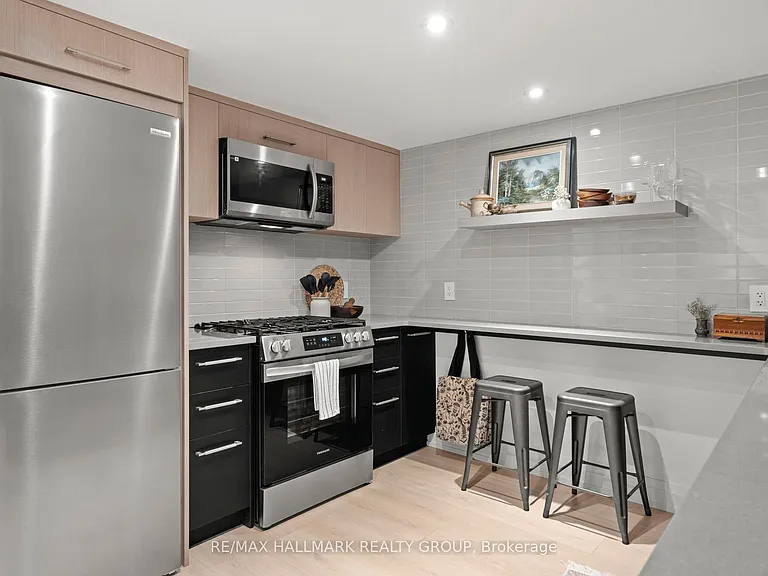 130 Glenora St #2B — Photo 14