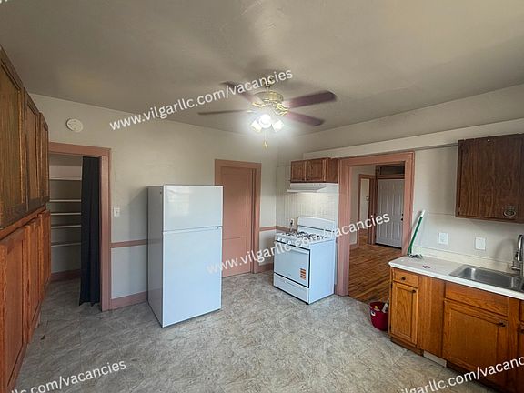 5th image of 4014 Fir St Floor 1