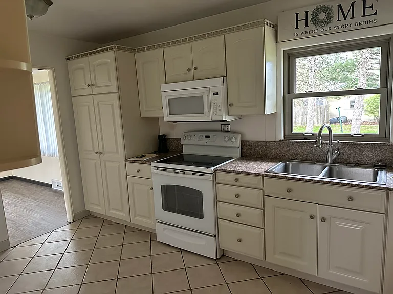 3360 N Michigan Ave — Photo 2