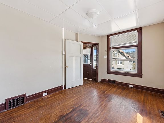 4th image of 101 Lincoln Ave