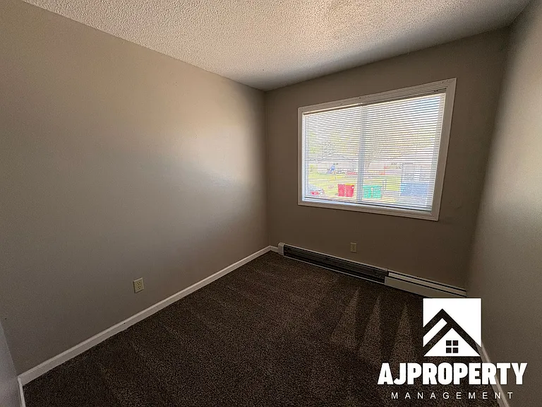 3309 S Elmwood Ave — Photo 5