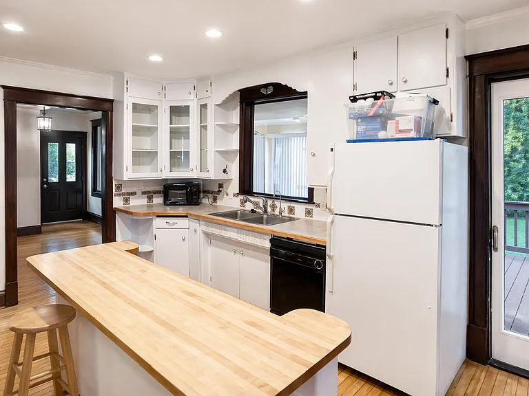 5748 Bartlett Blvd — Photo 2
