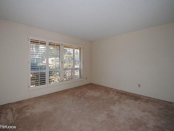 4th image of 224 E Voltaire Ave