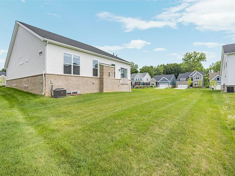 5636 Suffolk Ct — Photo 40