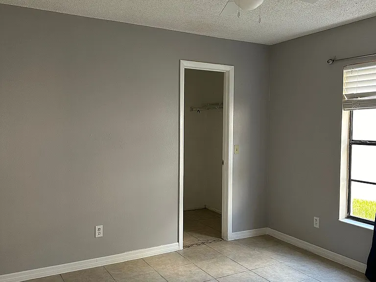 1460 Margarete Crescent Dr — Photo 5