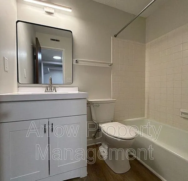 649 S 18th St #11 — Photo 7