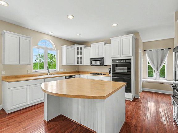3rd image of 11510 Fringe Tree Dr