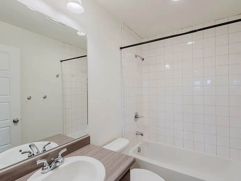 2656 Champagne Ave — Photo 37