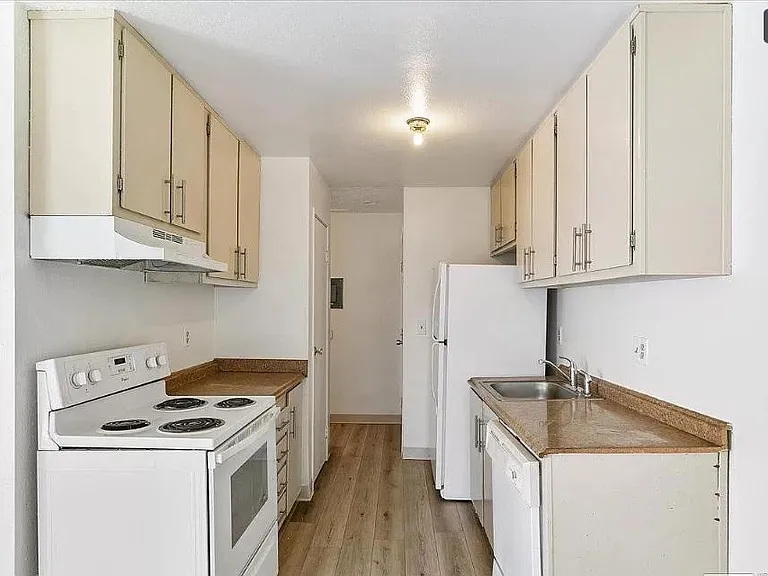 4602 Neil Rd #72 — Photo 7