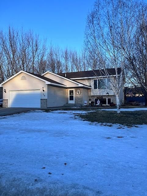 1st image of 318 12th Ave S