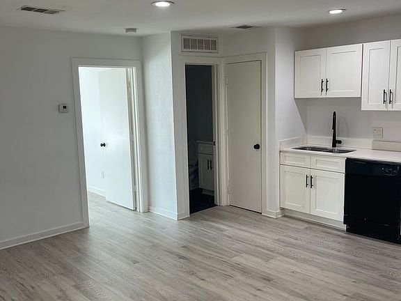 4th image of 321 E 8th St #218