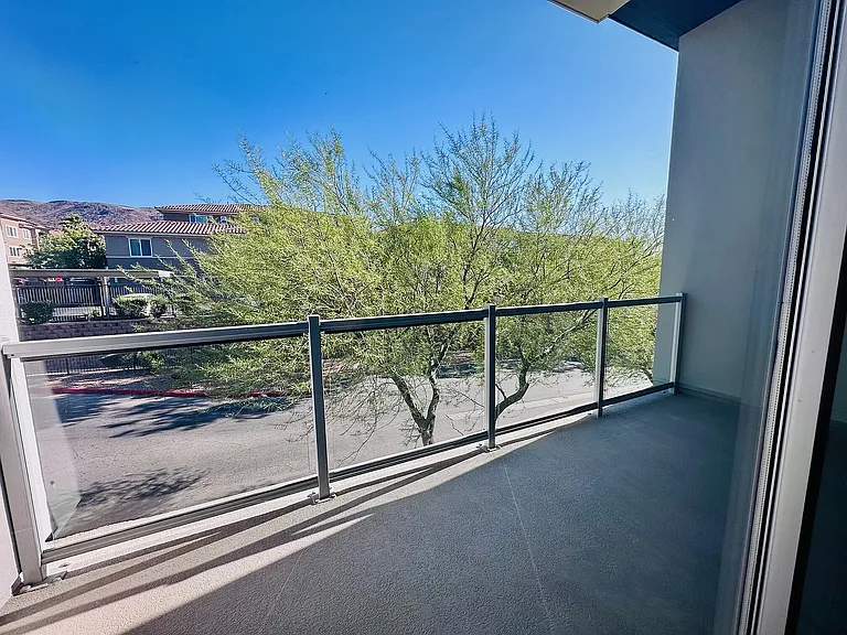 Vantage — Photo 36