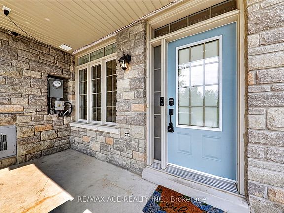 3rd image of 28 Hurst Dr