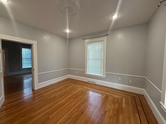 3rd image of 15 Phipps St APT 1