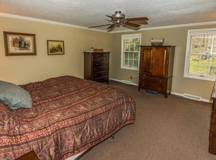 8425 Lucerne Dr, Chagrin Falls, OH