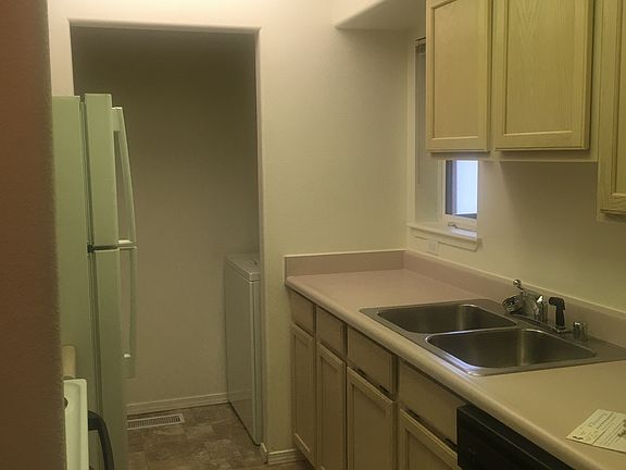 Kitchen - Right View