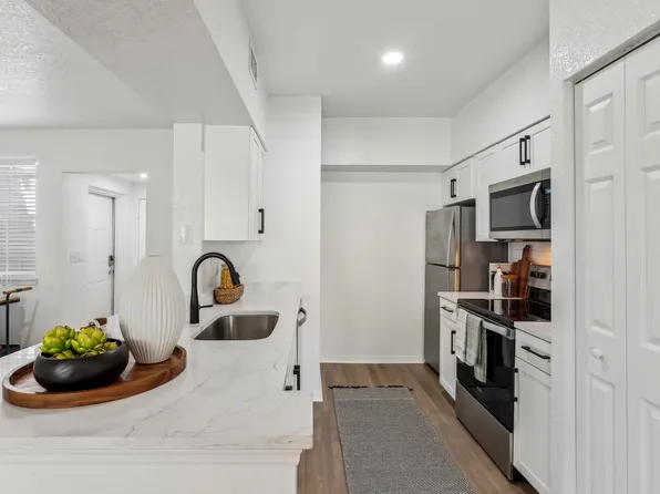 Bell Lansbrook Village, 3751 Pine Ridge Blvd #C12-104, Palm Harbor, FL 34685