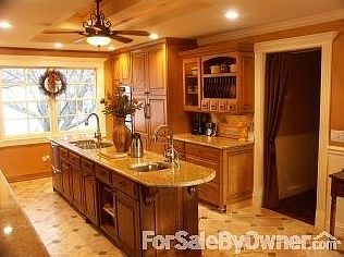 5th image of 612 Franklin Ave