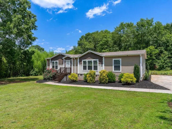 8 Mandalay Ct, Pelzer, SC 29669
