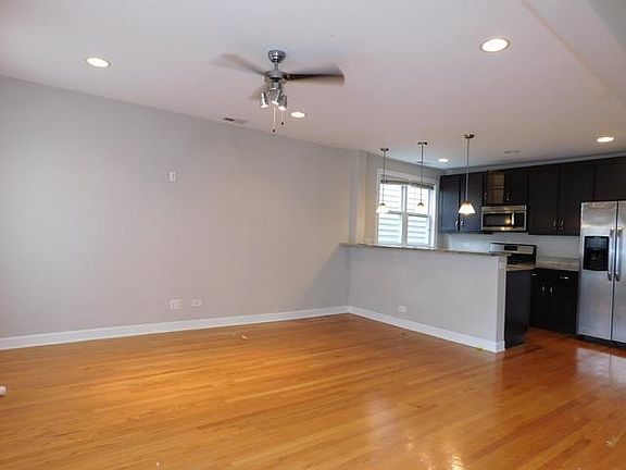 5th image of 1826 N Wood St #2