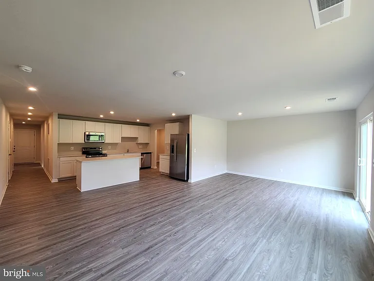 11 Holly Rd — Photo 5
