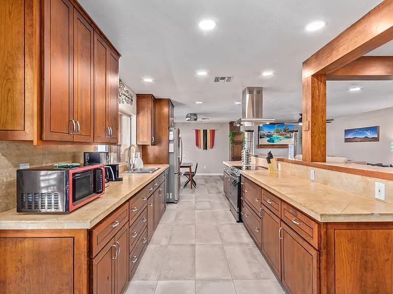 1010 E Wescott Dr — Photo 8