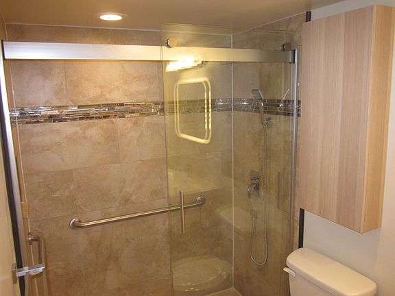 3rd image of 950 NE 199th St APT 303