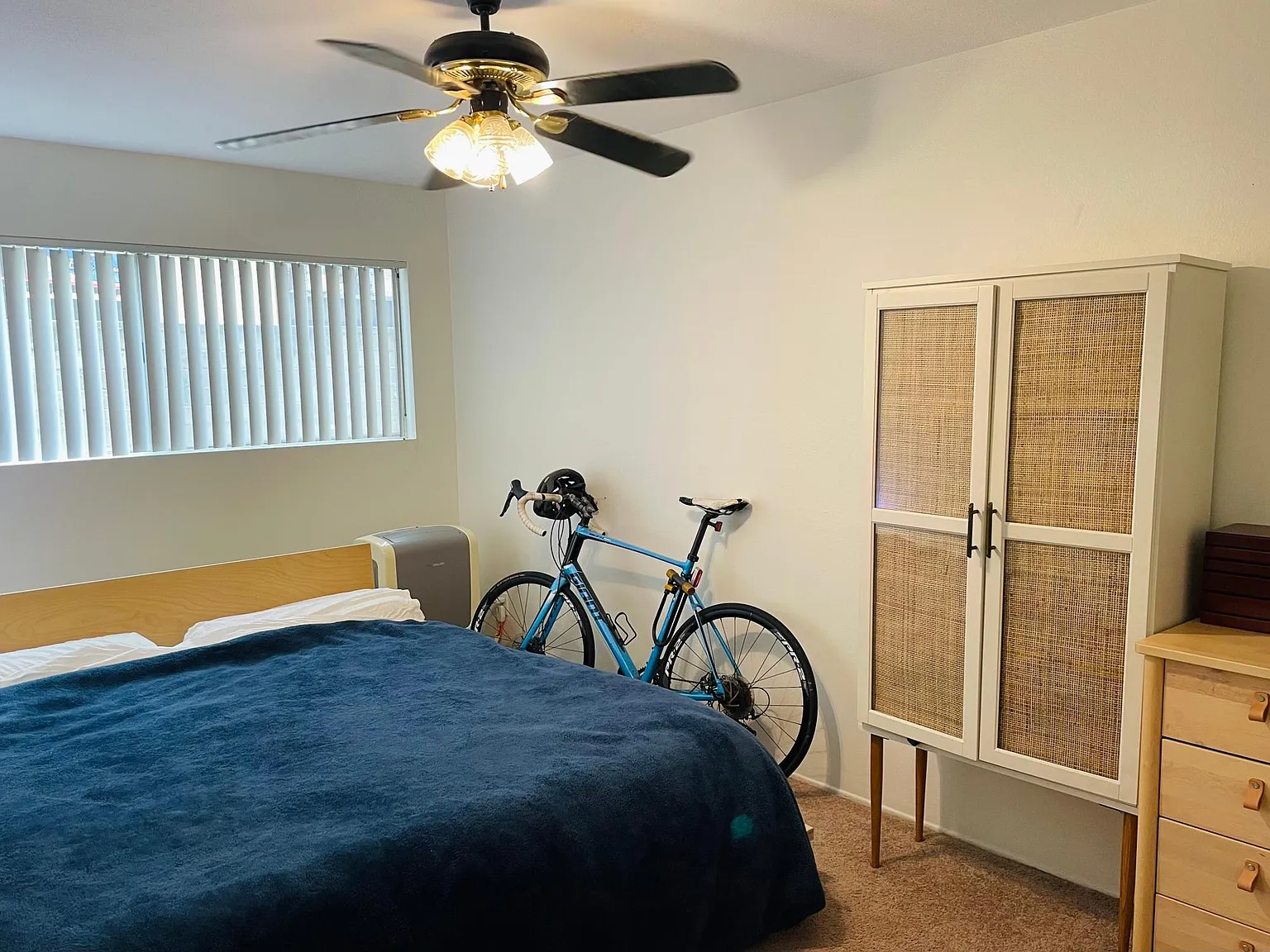 2 bed, 866 sqft, $3,200 — Photo 3