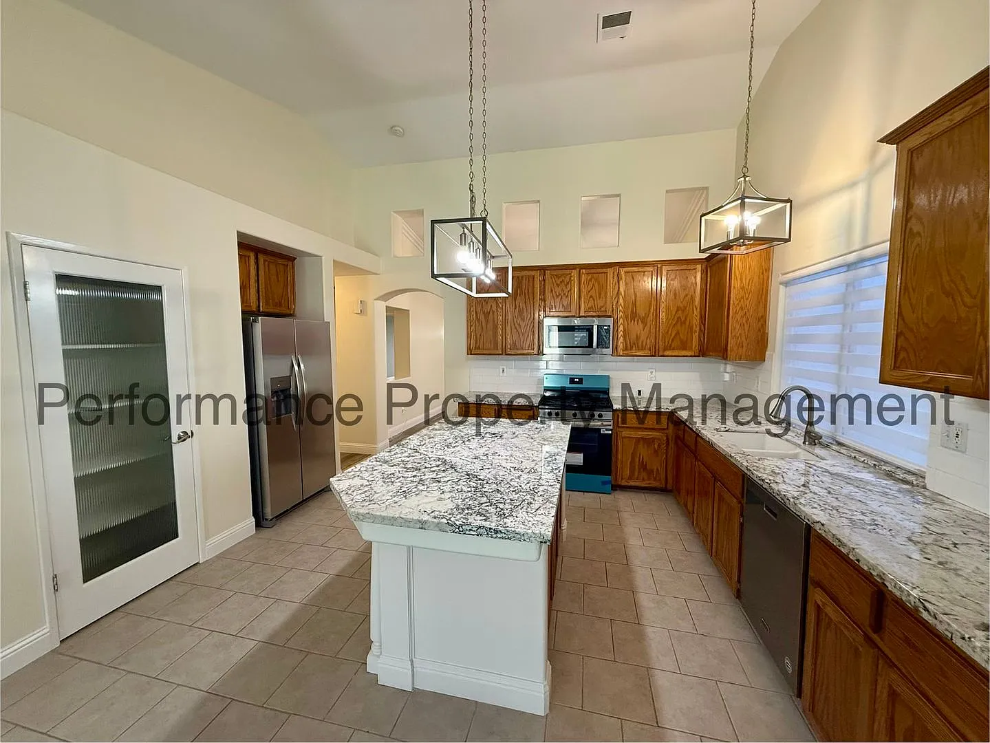 Cozy 3 Bed/2 Bath + Office in SW Bakersfield W/ Pool, RBP & Deposit Alternative Option — Photo 4