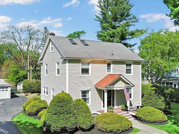 3rd image of 718 Riverside Avenue