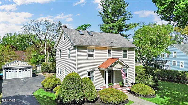 3rd image of 718 Riverside Avenue