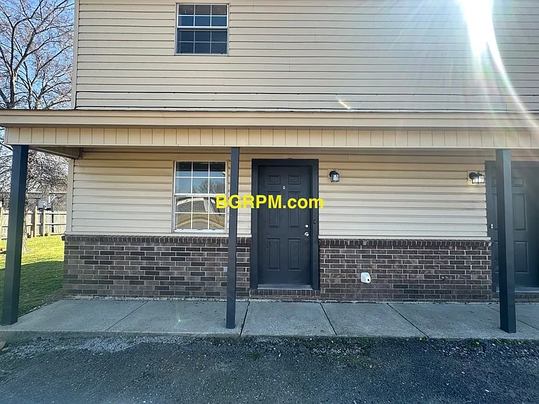 1099 W Elm St — Photo 61