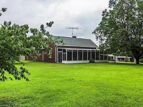 3rd image of 204 Clapp Farms Rd