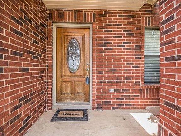2nd image of 1327 Deerhound Pl
