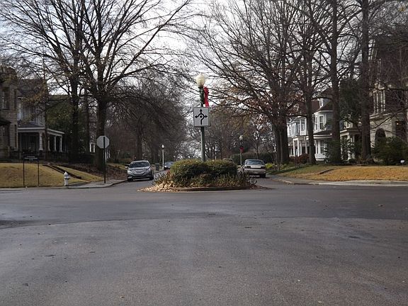4th image of 1353 Carr Ave