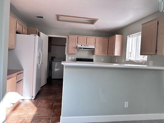 2nd image of 925 Allure Dr