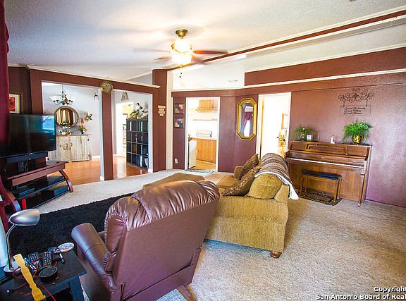 5th image of 102 Hickory Cir