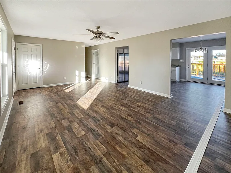 1248 Derek Dr — Photo 6