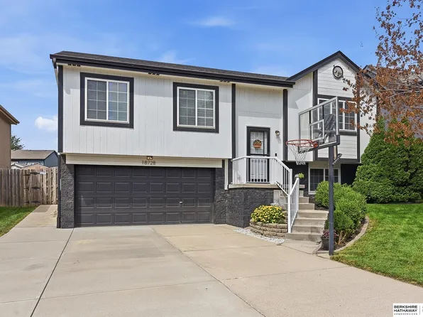 18728 W St, Omaha, NE 68135