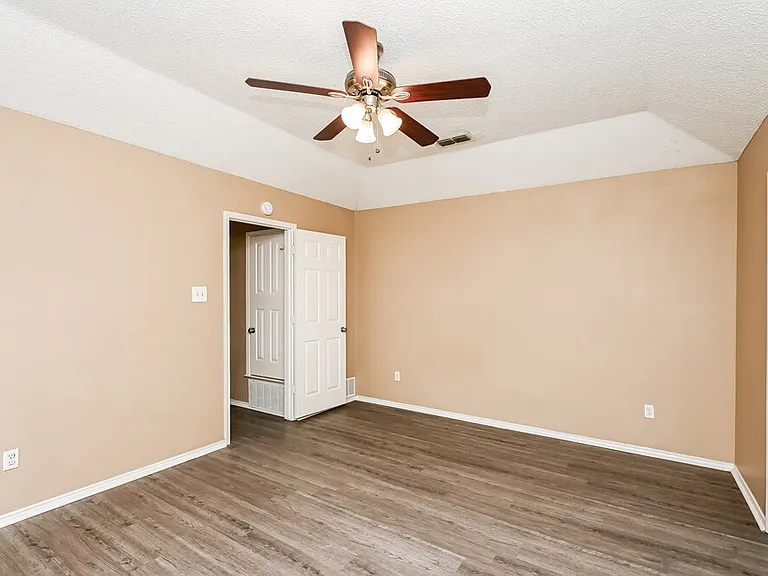 829 Minuteman Dr — Photo 10