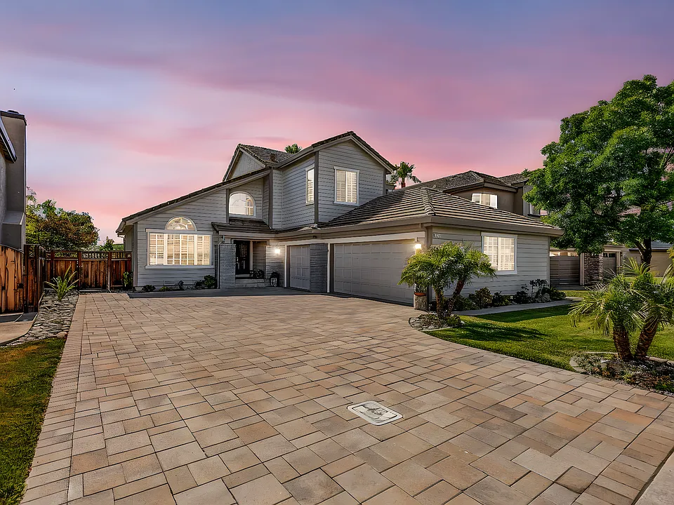 2435 Pinehurst Ct