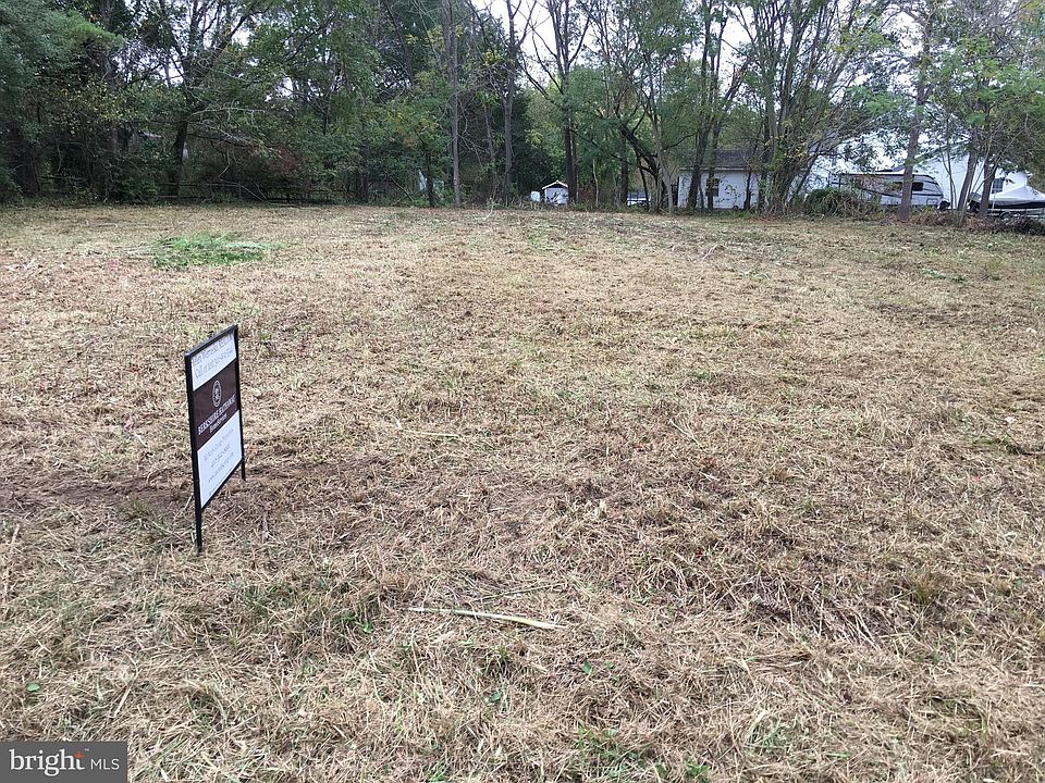 1st image of 47915 Waterview Dr