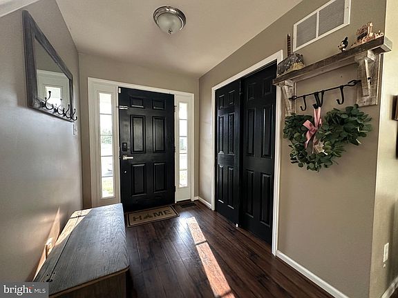 3rd image of 33 Twin Oaks Dr